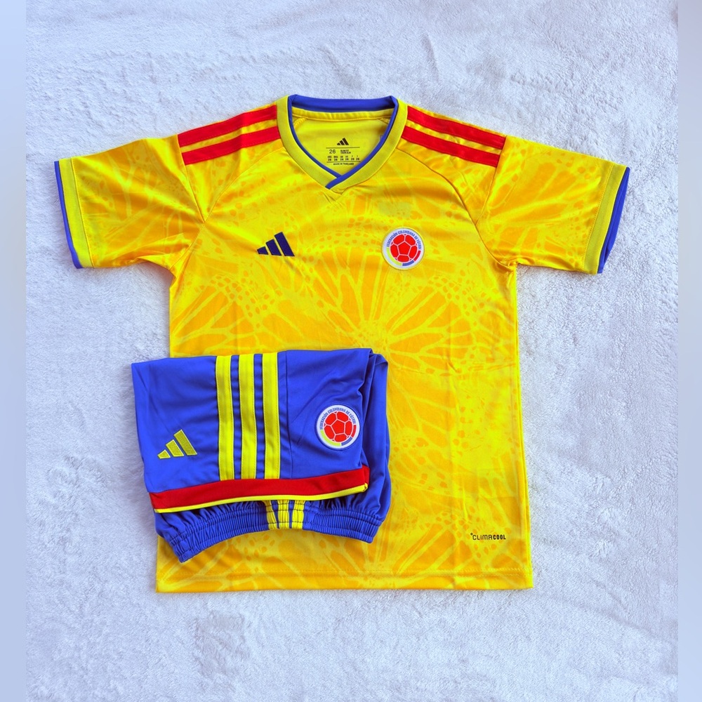 Colombia Set for kids 2026 home Kit, fans Version.
Conjunto de Colombia